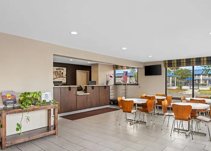 Super 8 By Wyndham Valdosta Ga I-75 Hotel