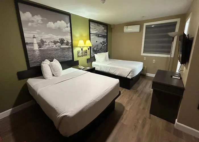 Super 8 By Wyndham Pembroke Hotel