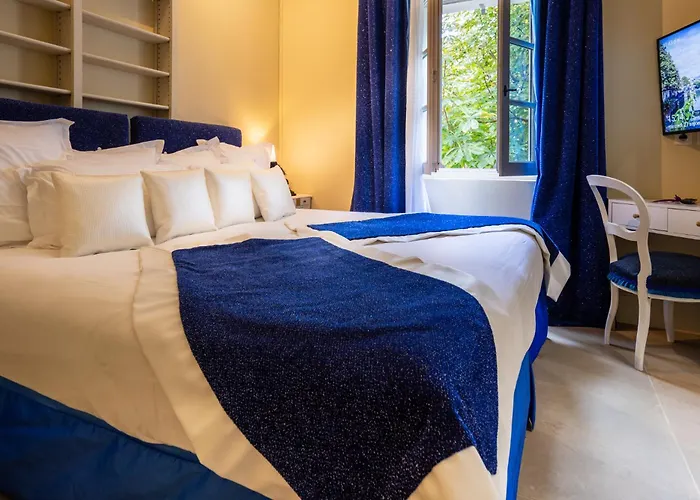 Le Clos Violette et Le 11 D'Aglaé - Hôtel de Charme Design de Luxe LʼIsle-sur-la-Sorgue
