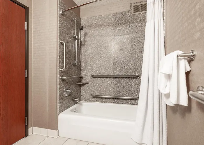 Hotel Crowne Plaza Milwaukee Airport By Ihg