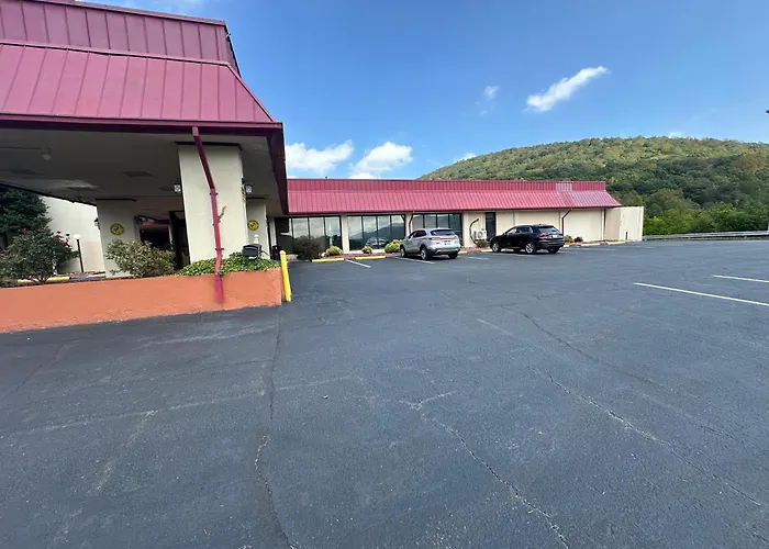 Hotel Red Rose By Townhouse Covington I-64