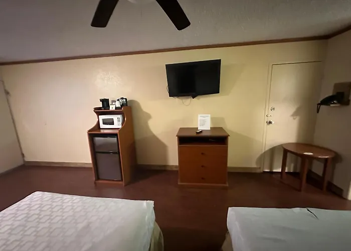 Hotel Red Rose By Townhouse Covington I-64