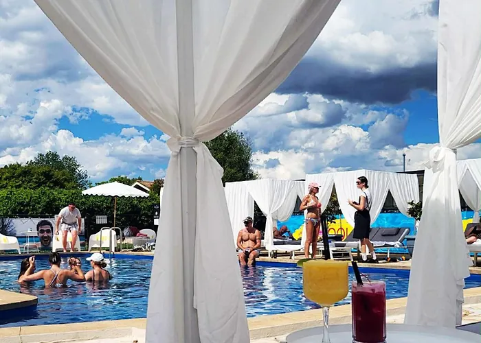 The Oriana Orange - Retro Hotel & Resort