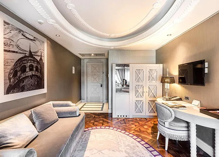 Wyndham Grand Istanbul Kalamış Marina Hotel