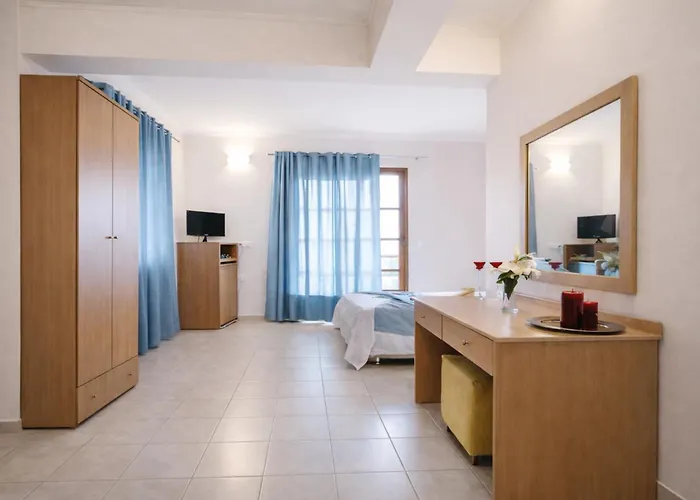 Konstantinos Aparthotel Adamantas 
