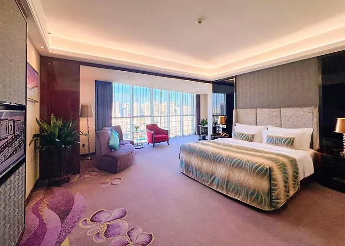 Sentosa Hotel Shenzhen Feicui Branch, Enjoy Tropical Swimming Pools And High-Class Fitness Club
