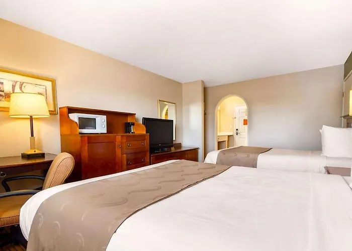 Auburn House Hotel