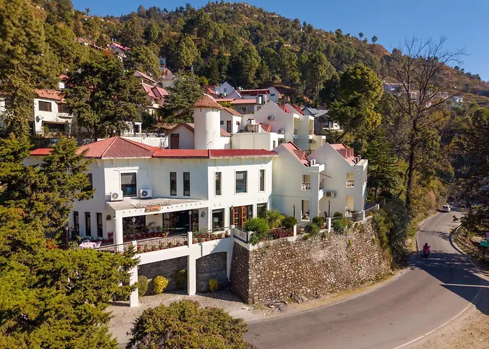 8Fold-Pinecrest By Larisa, Bhimtal Hotel
