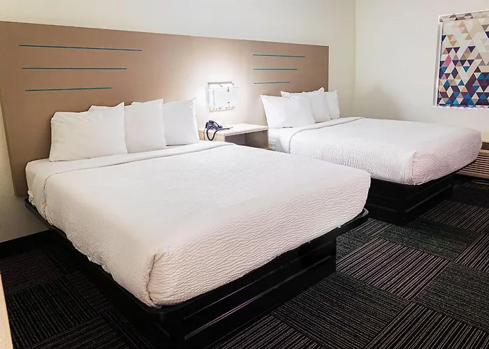 Baymont By Wyndham Port Wentworth Hotel