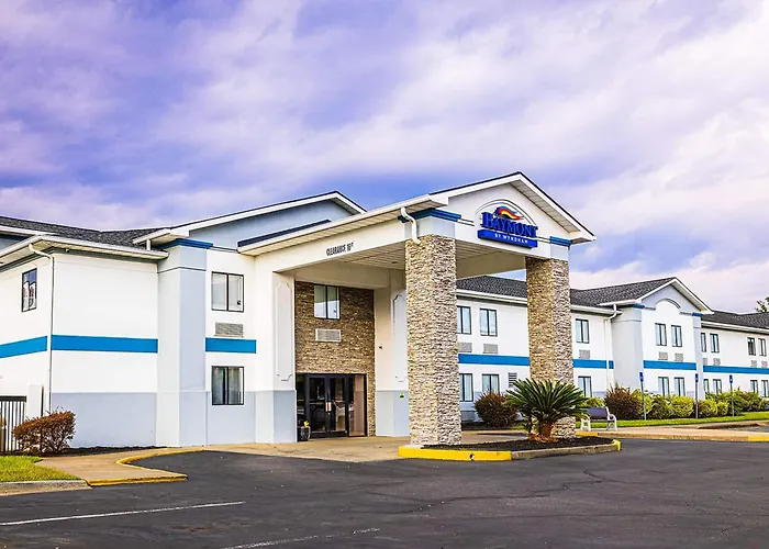 Baymont By Wyndham Port Wentworth Hotel