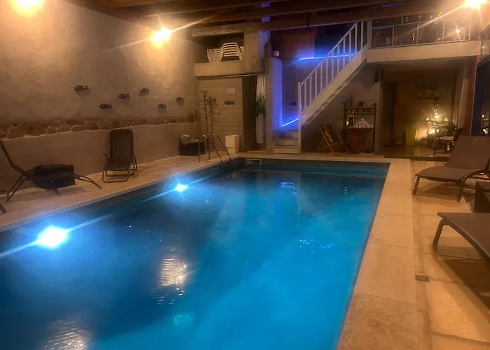 Le Château de Failloux, Chambres d hôtes,Piscine intérieure Épinal
