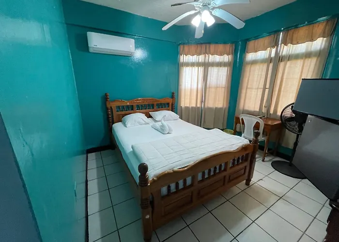Chaleanor Hotel Dangriga