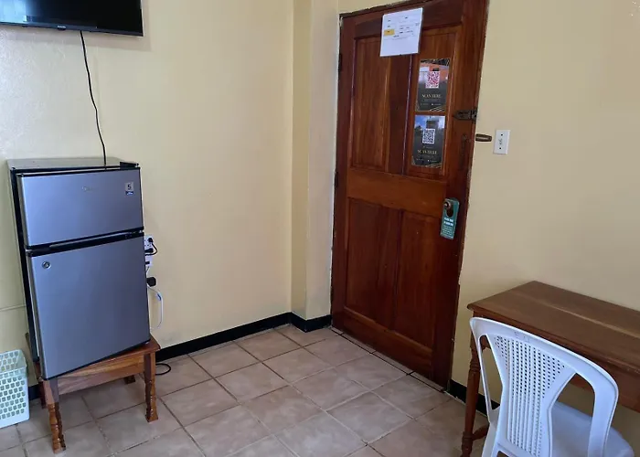 Chaleanor Hotel Dangriga