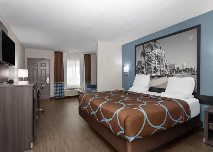 Super 8 Motel By Wyndham Near Fort Lauderdale Arpt Dania Beach