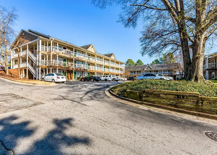 Hometowne Studios By Red Roof Atlanta - Norcross Downtown