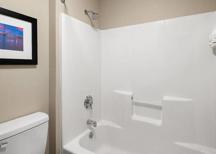 Baymont By Wyndham Davenport Hotel