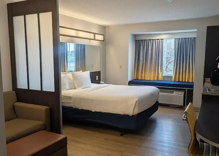 Microtel Inn & Suites By Wyndham Wheeling At The Highlands Triadelphia