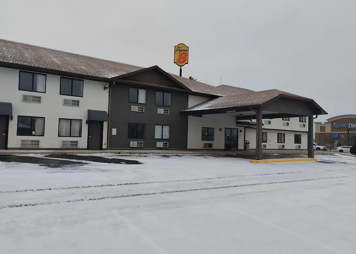 Super 8 By Wyndham Morris Hotel