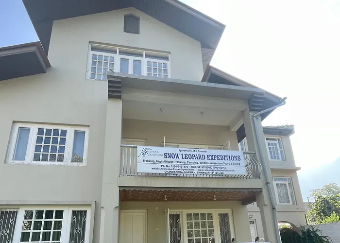 Snow Leopard Lodge Srinagar 