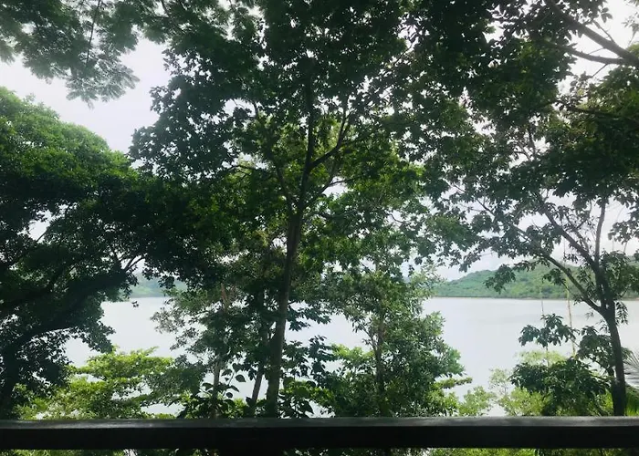 Discovery Island Resort Corón