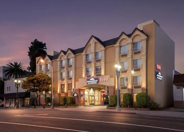 Howard Johnson By Wyndham Pasadena