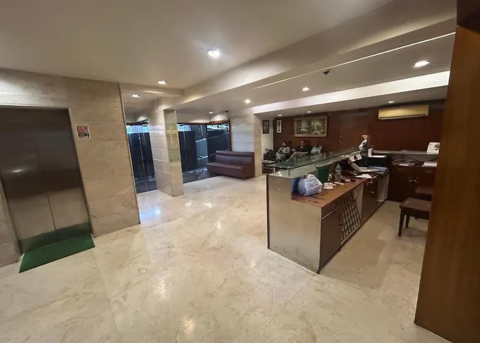 Hotel Lucky Near Nesco Mumbai