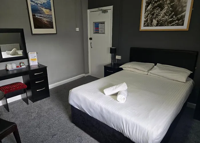 Peek-A-Booze - Budget Hotel - Adults Only Blackpool