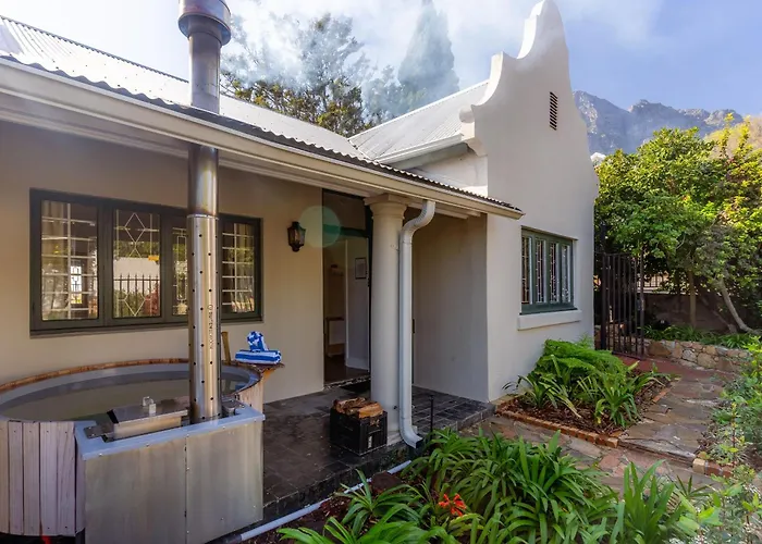 Camps Bay Village - Stone Cottages Cape Town