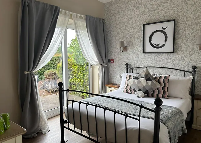 Accommodation Bristol Airport Redhill 