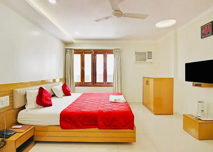 Hotel Sarita - Near Surat Railway Station