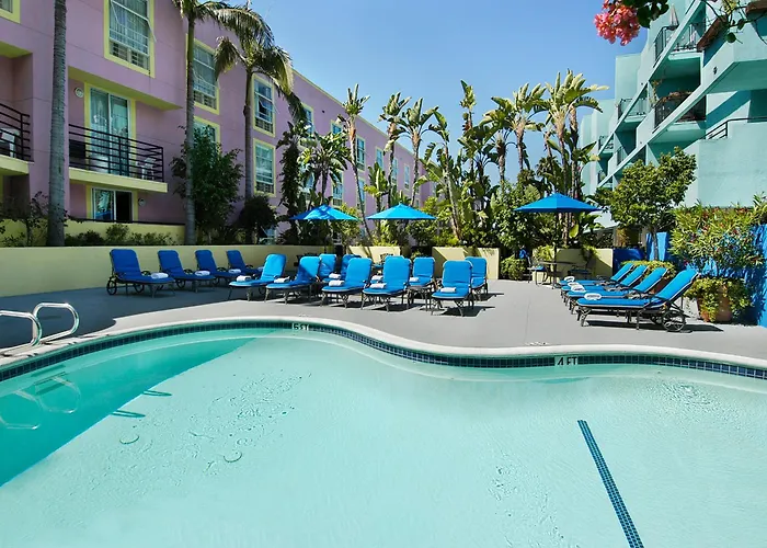 Ramada Plaza By Wyndham West Hollywood Hotel & Suites Los Ángeles