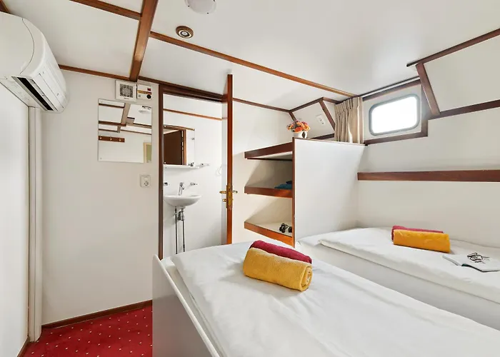 Botel Sailing Home Amsterdam