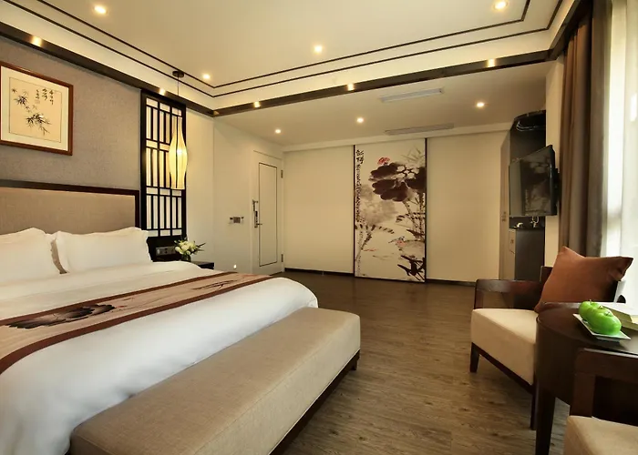 Secret Garden Lakefront Hotel 连住两晚享高铁站免费接站 Guilin