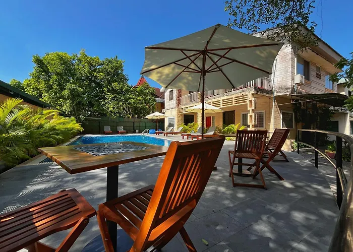 Monkey Republic Kampot Hotel