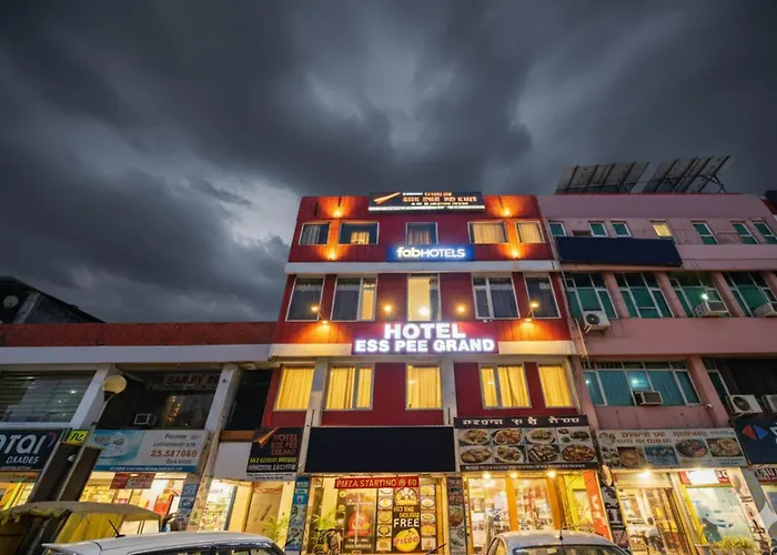 Fabhotel Ess Pee Grand Mohali