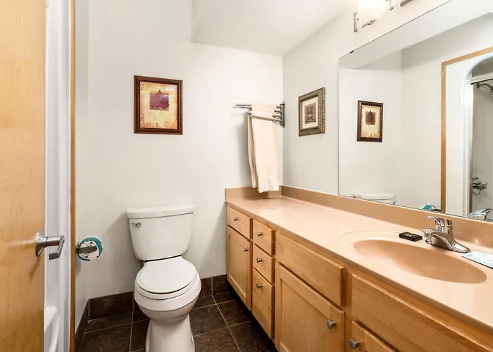 East Bay Suites Grand Marais