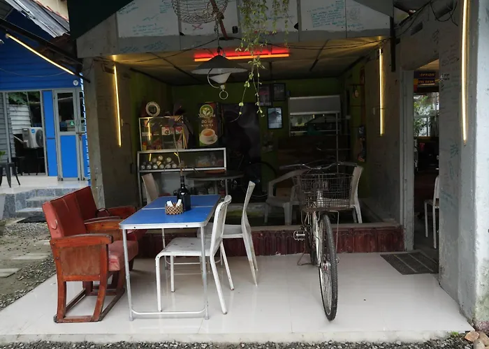 Airport A4 Transit Hub - Eco Chalets - Free Airport Pick Up & Drop 24 Hrs Katunayake