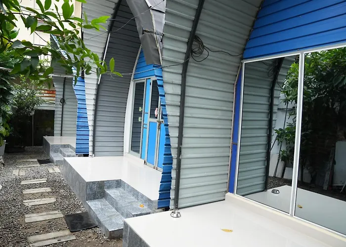 Airport A4 Transit Hub - Eco Chalets - Free Airport Pick Up & Drop 24 Hrs Katunayake