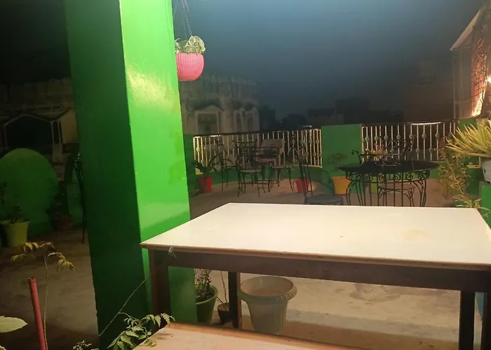 Sandhya Guest House Varanasi Near Ganga River