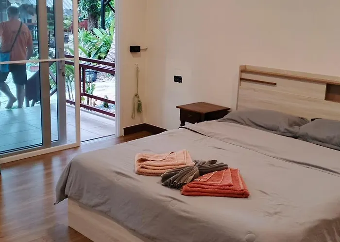 Montra Long Beach Bungalows Koh Lanta