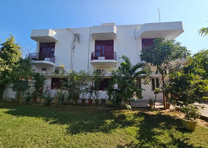 Falcon Guest House Bharatpur