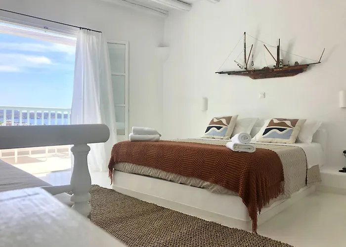 Thalassitra Private Pool Suites Adamantas