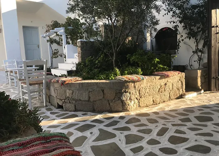 Thalassitra Private Pool Suites Adamantas