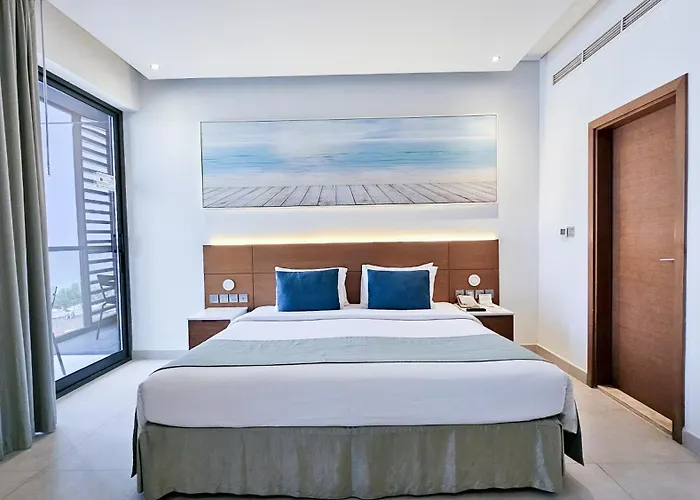 Wyndham Garden Ajman Corniche Hotel