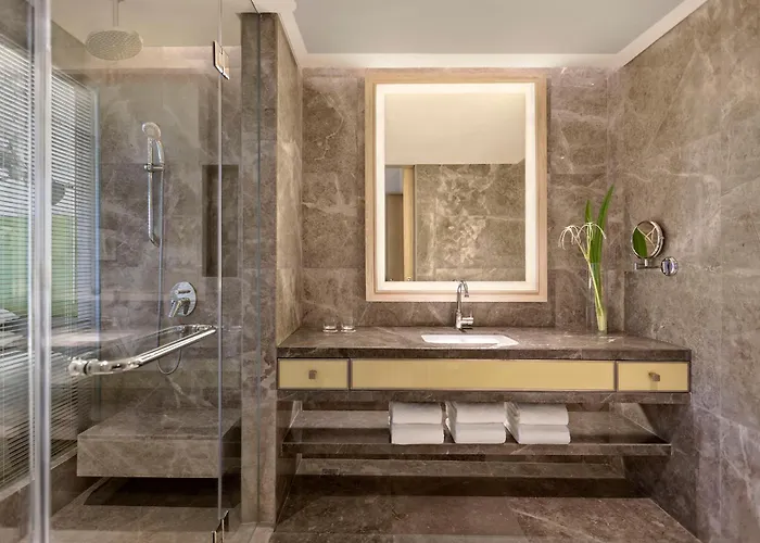 Courtyard By Marriott Iloilo Hotel