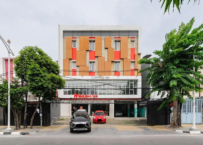 RedDoorz Plus near Mall Ciputra Jakarta