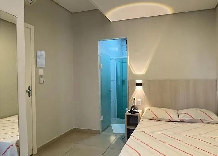 Hotel Salomão - Próximo a 25 de Março, Bom Retiro, Brás e Rua Santa Efigênia, a 2 minutos do Mirante Sampa Sky e pista de Skate Anhangabaú São Paulo