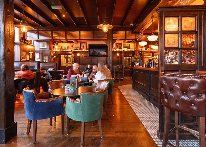 The Royal Oak Hotel Woodford