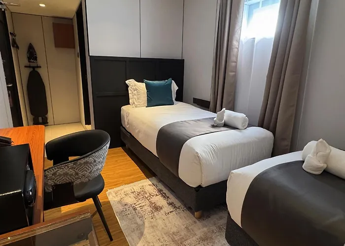 Carnarvon Suites George Town