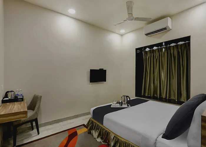 Super Townhouse Oak Shubhham Regency Hotel Salt Lake City